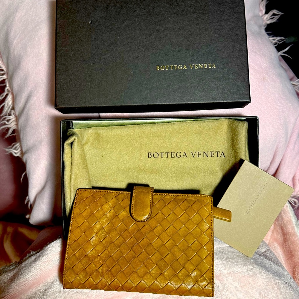 BOTTEGA VENETA Bifold Wallet in Tan Brown with Box